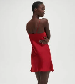 Dream Silk Chemise - Tango Red -SIMONE PERELE Sales 15B940 Dream Chemise TangoRed.04 c0c4debd e11f 4d29 bbff 6806070eb8e6