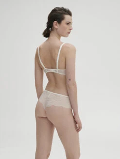 Karma Soft Cup Triangle Bra - Natural -SIMONE PERELE Sales 1 12V250 030 4 23e3a1e3 de11 4bd3 ad19 fba69bb8f5ee
