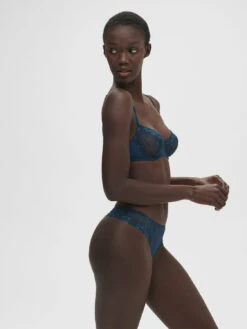 Delice Thong - Prestige Blue -SIMONE PERELE Sales 1 12X700 595 5 538d22db dc5d 40b6 a02e 728f6cce8e4d