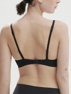 Essentiel Padded Triangle Bra - Black -SIMONE PERELE Sales 1 13V253 015 2 52a64984 e610 4c63 b88b 0fe9edec38be