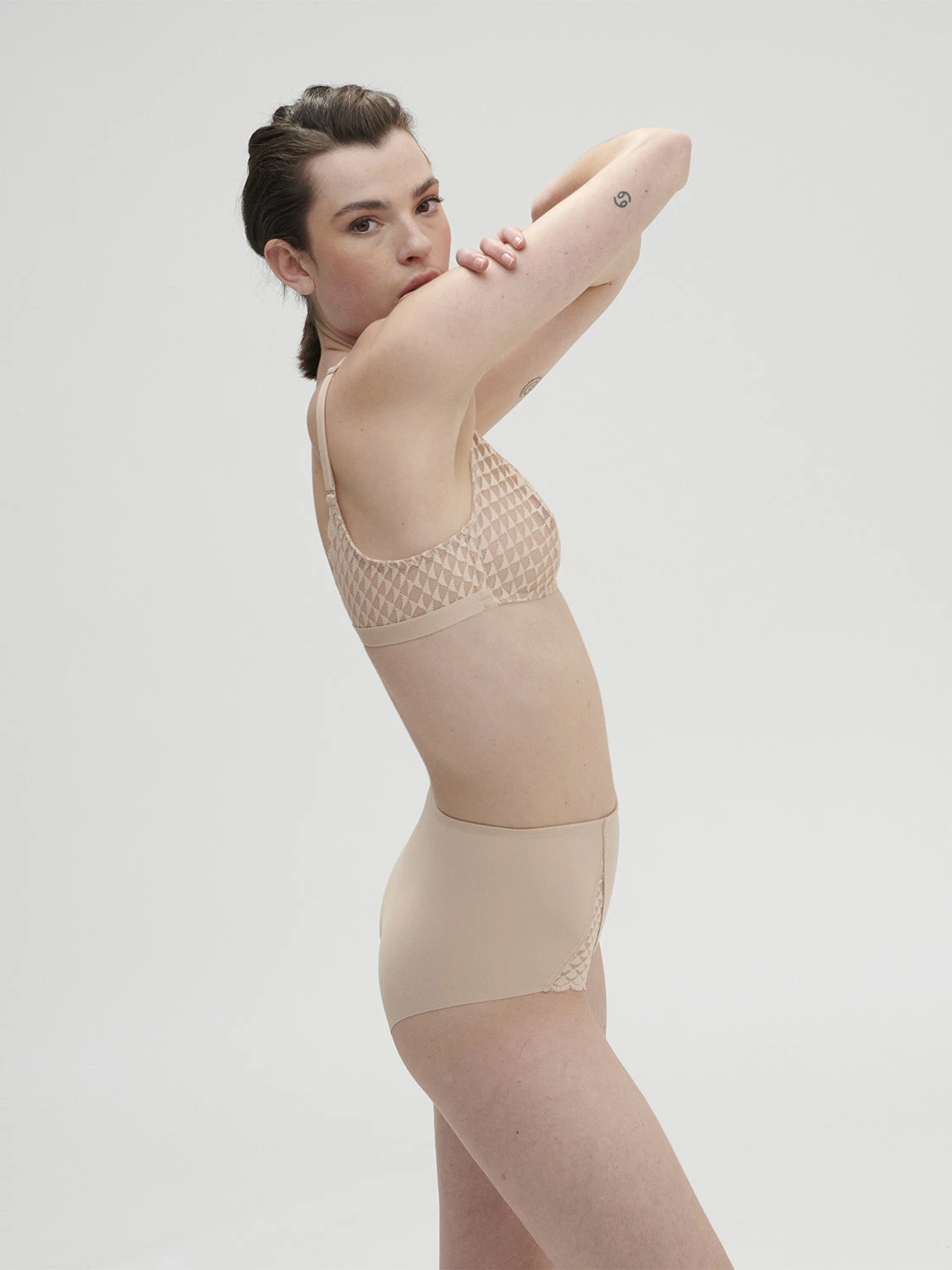 Subtile Wirefree Triangle Bra - Peau Rose 8 Subtile Wirefree Triangle Bra - Peau Rose - Image 6
