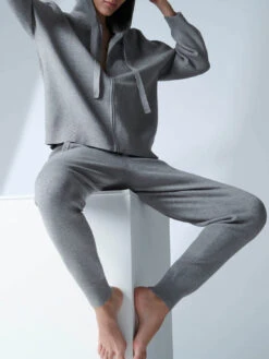 Paresse Zipped Jacket - Breezy Grey -SIMONE PERELE Sales 1 1A8964 842 1 253496a4 4dec 469f 8377 0a07fd7f12ef