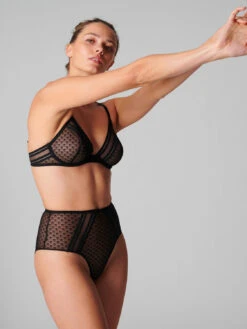 Iris Underwired Bra - Black -SIMONE PERELE Sales 1 1B7309 015 1 7b3b8d1b d5f0 427a ba5d 7129596ae8d2
