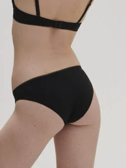 Amazone Bikini Brief - Black 11 Amazone Bikini Brief - Black -SIMONE PERELE Sales 1 1C2720 015 2 780e3ad7 6a7b 4bb5 9036 fac6595872bf