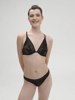 Heloise Thong - Black 11 Heloise Thong - Black -SIMONE PERELE Sales 1 1C6700 015 3 4c5ddfbd e6cb 4435 b7be 0e4f9c4a3ebd