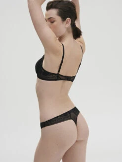 Heloise Thong - Black 13 Heloise Thong - Black -SIMONE PERELE Sales 1 1C6700 015 5 227c658f 25fa 4b1d a3a8 3bda31e04aef