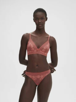 Heloise Thong - Texas Pink -SIMONE PERELE Sales 1 1C6700 457 3 df6cf3ba 228b 4b52 8ee7 4aae0c43fbf4