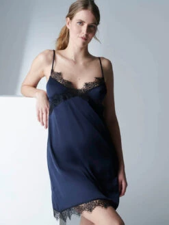 Satin Secrets Chemise - Full Moon -SIMONE PERELE Sales 1 23H940 581 2 bc209577 8f2a 4f89 904d 142f4b09e2c7