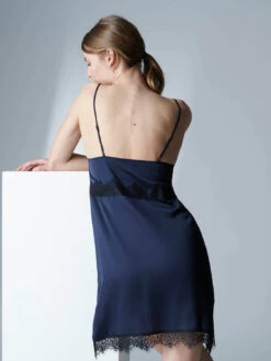 Satin Secrets Chemise - Full Moon -SIMONE PERELE Sales 1 23H940 581 4 c5fe0f0b 63ed 479e 8926 6d9e96de5e29