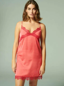 Satin Secrets Chemise - Rose Mon Amour -SIMONE PERELE Sales 23H940 Satin Secrets Chemise RoseMonAmour.02 d5c3cdc0 033a 4000 a6aa da9337509d20